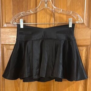 NWT forever 21 short black flar skirt size xsmall .